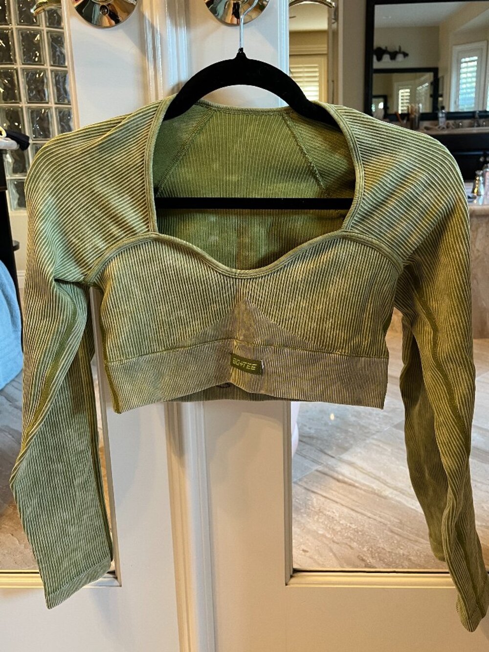 Bo + Tee / Oh Polly Long Sleeve Workout Top in Green